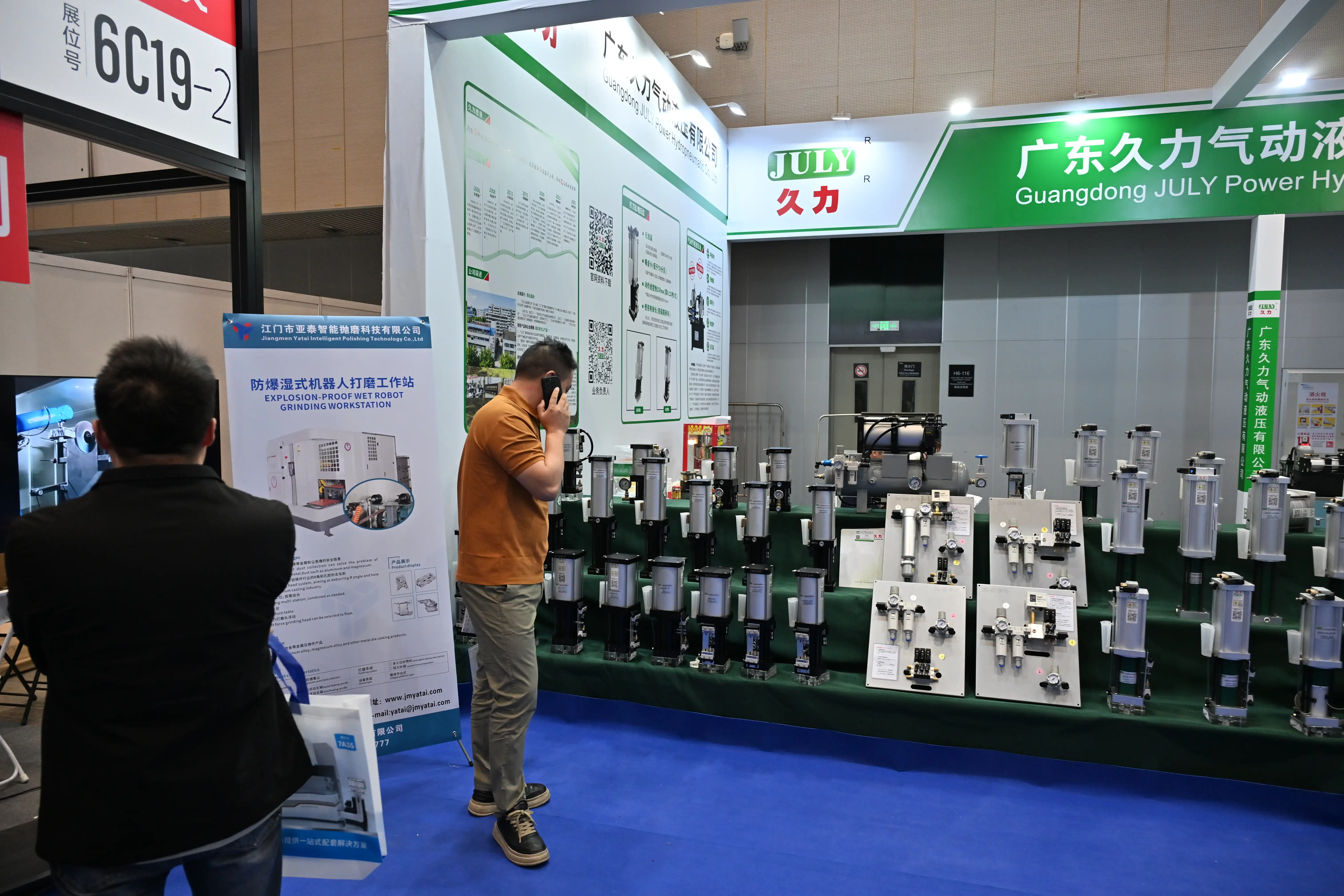 Advanced five-axis simultaneous CNC machining center